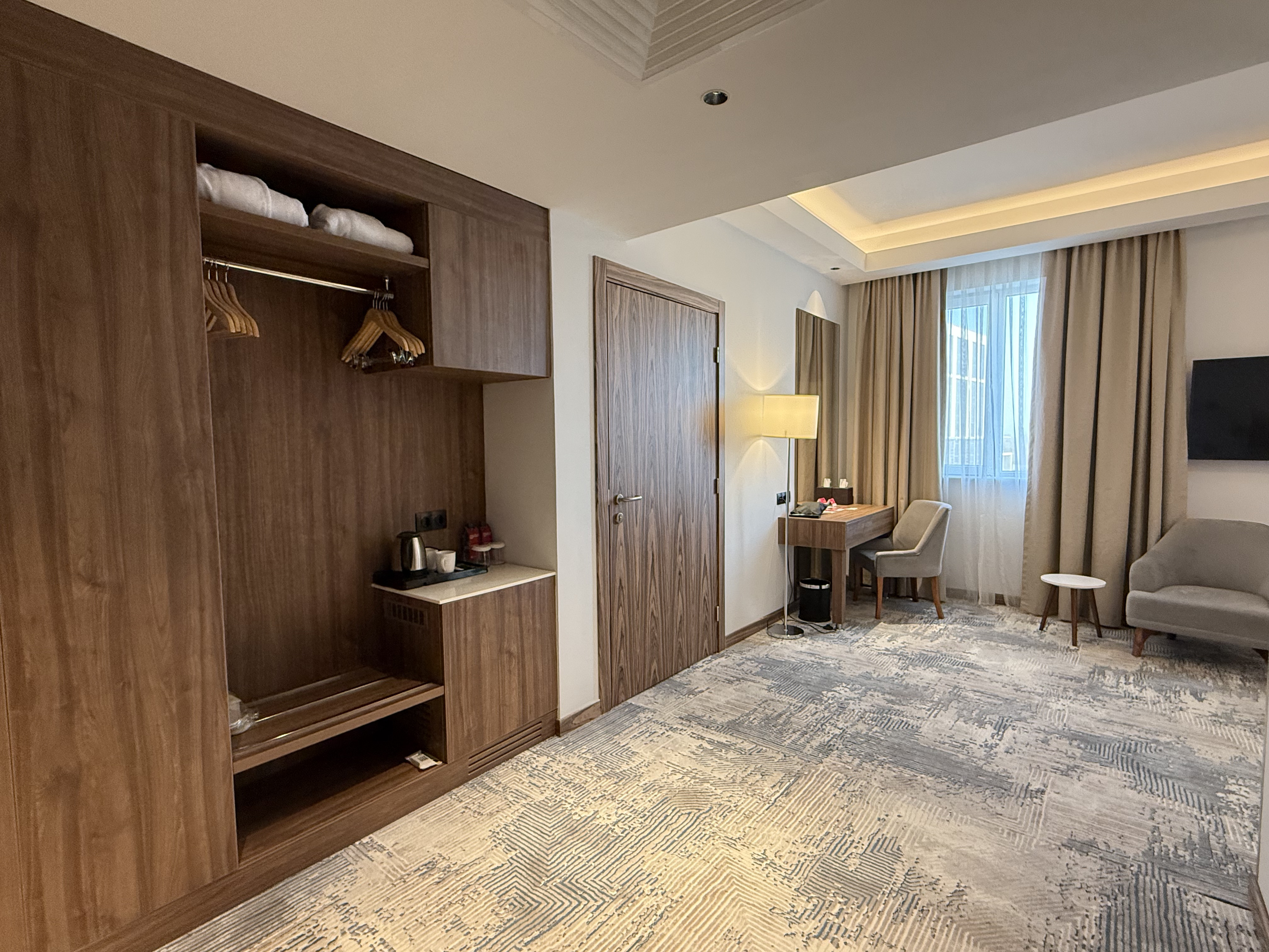 Interconnecting room 